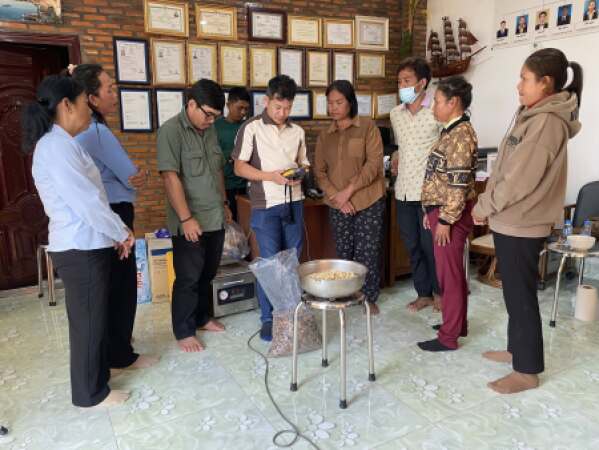 ចុះបង្ហាត់បង្រៀនដល់សហគ្រាសកសិកម្ម ដើម្បីទទួលបានវិញ្ញាបនបត្រសុវត្ថិភាពចំណីអាហារ (GHP/HACCP)