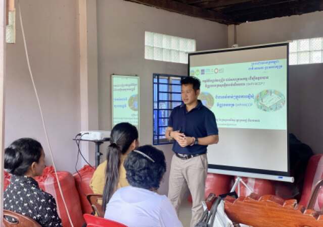 ចុះបង្ហាត់បង្រៀនដល់សហគ្រាសកសិកម្ម ដើម្បីទទួលបានវិញ្ញាបនបត្រសុវត្ថិភាពចំណីអាហារ (GHP/HACCP)