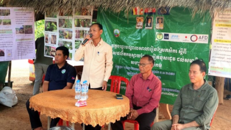 វគ្គបណ្តុះបណ្តាលសាលារៀនស្រែកសិករស្តីពីបច្ចេកទេសផលិតកម្មដំណាំស្វាយកែវរមៀតខុសរដូវ (វគ្គទី២) ដល់សមាជិកសហគមន៍កសិកម្មអន្លង់វែងមានជ័យ ក្នុងខេត្តឧត្តរមានជ័យ