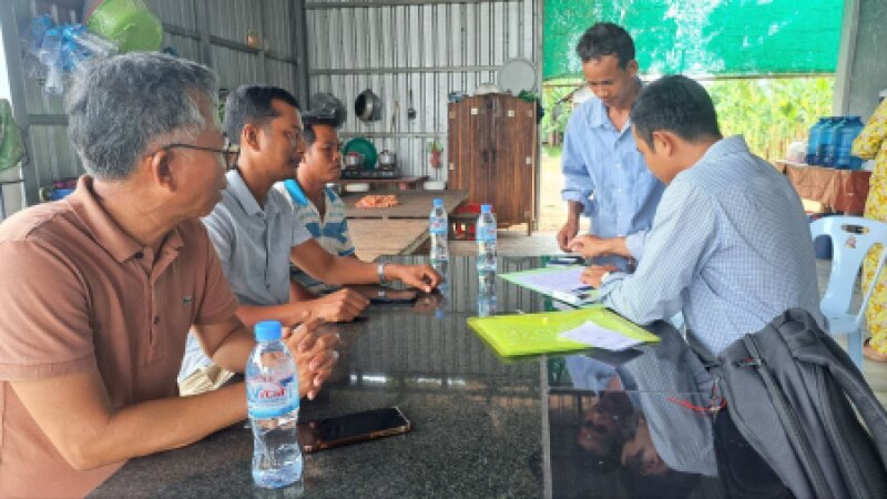 ចុះកិច្ចសន្យាជាមួយកសិករបង្កាត់ភ្ញាស់កូនមាន់ក្នុងស្រុក និងអ្នកម៉ៅការសាងសង់ទ្រុងមាន់ ក្រោមគម្រោងម(ACSEP) ក្នុងក្នុងខេត្តសៀមរាប និងខេត្តឧត្តរមានជ័យ